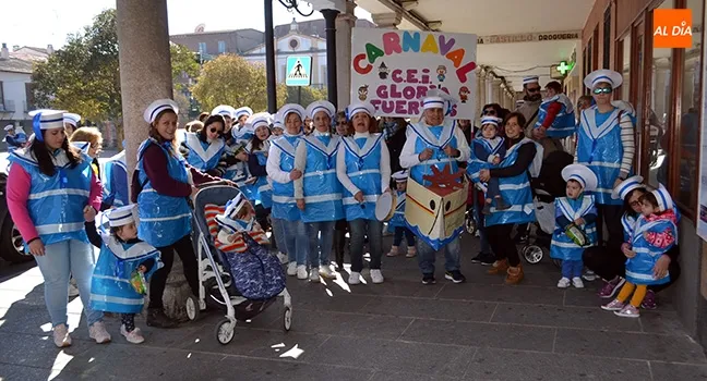 El Centro Infantil Gloria Fuertes festejaba su Carnaval en la Plaza de España