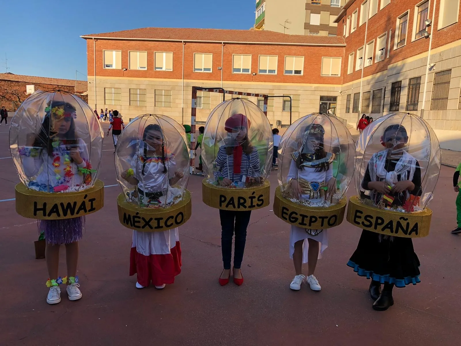 Foto 4 - El Festival Misionero protagoniza un animado Carnaval en el Colegio La Encarnaci&oacute;n