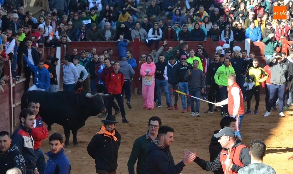 Foto 8 - Le&oacute;n se limita a completar a un ritmo &lsquo;tranquilo&rsquo; el camino de ida hasta la Plaza  