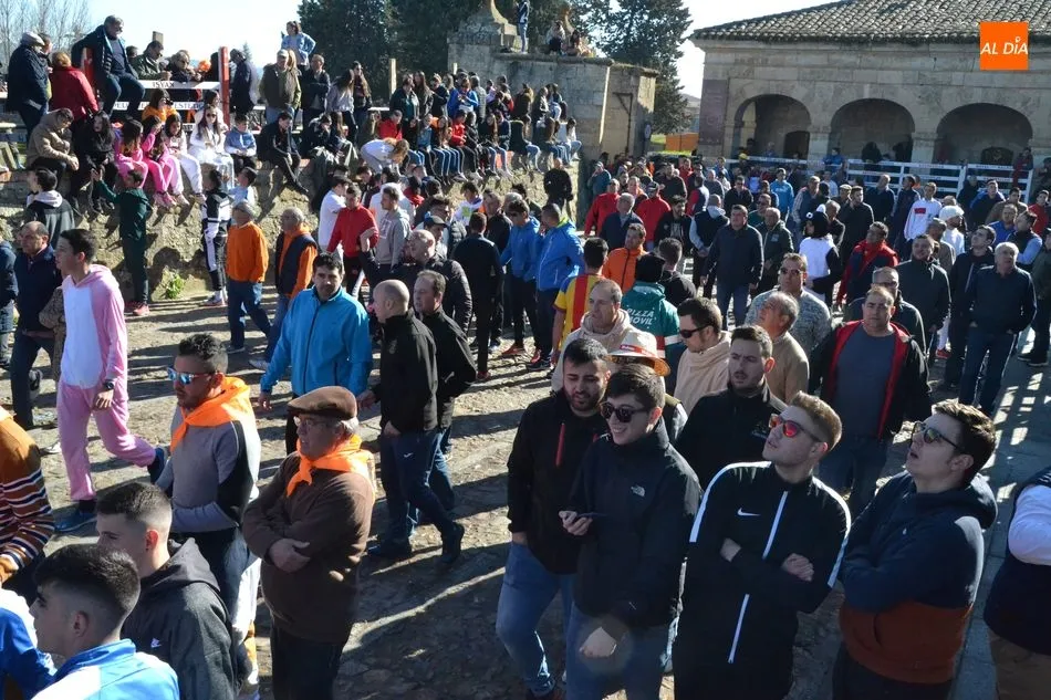 Foto 10 - Le&oacute;n se limita a completar a un ritmo &lsquo;tranquilo&rsquo; el camino de ida hasta la Plaza  