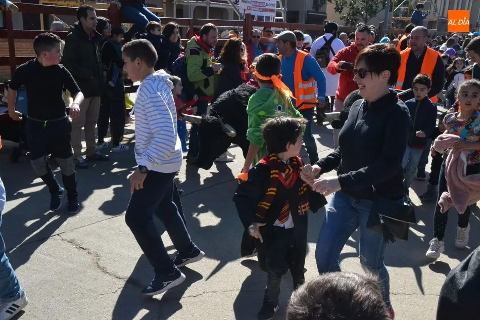 Foto 10 - Los m&aacute;s peque&ntilde;os sienten la adrenalina de correr delante de los astados  