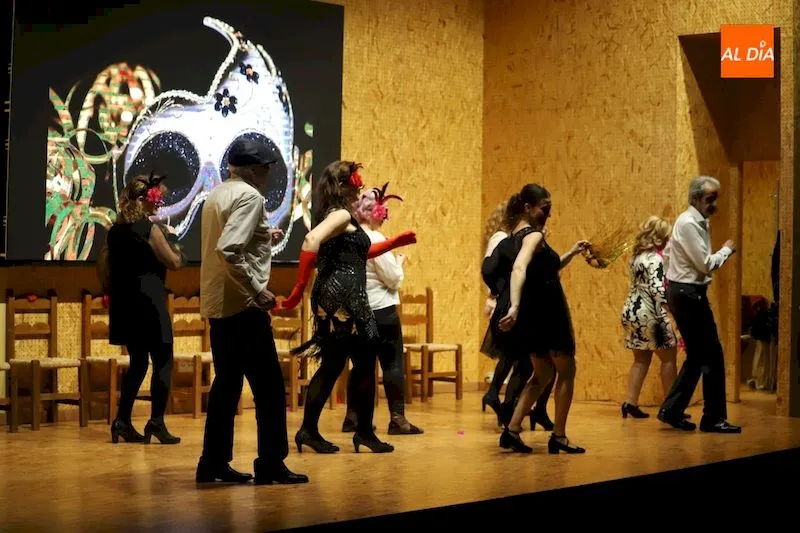 Exhibición de baile en la Gala Carnavalesca / Lydia González