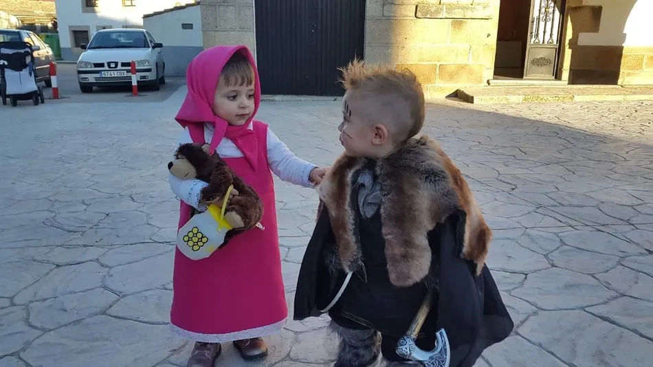 Foto 11 - Peque&ntilde;os y mayores protagonizan un animado Carnaval en Barruecopardo  