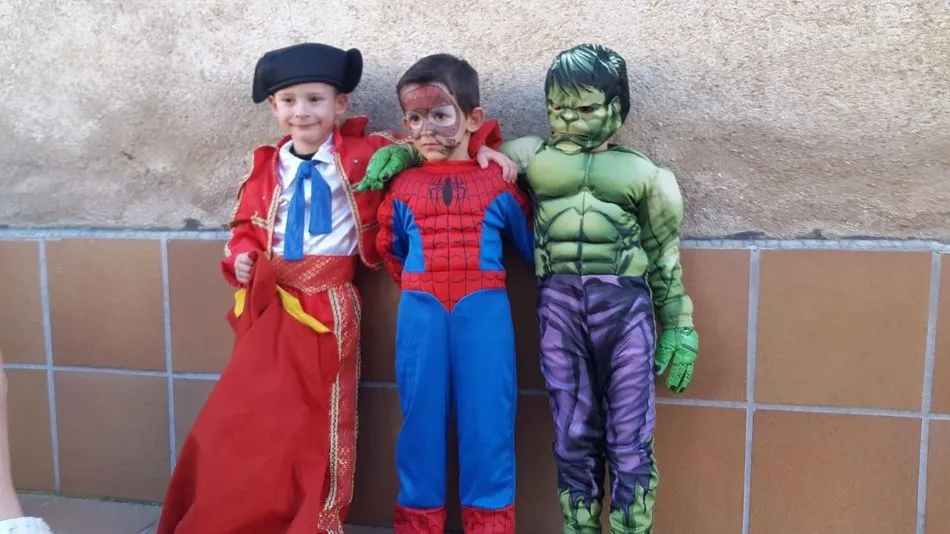 Foto 10 - Peque&ntilde;os y mayores protagonizan un animado Carnaval en Barruecopardo  
