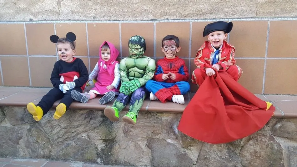 Foto 9 - Peque&ntilde;os y mayores protagonizan un animado Carnaval en Barruecopardo  