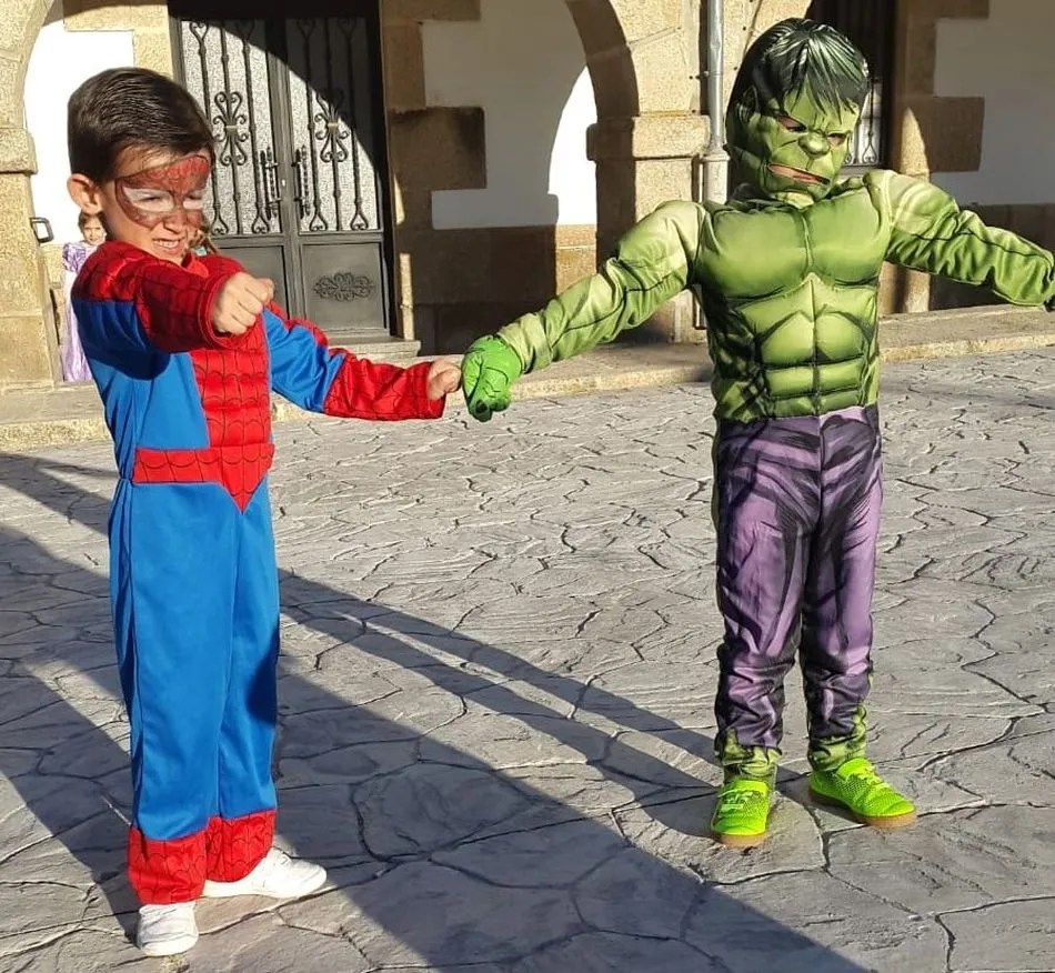 Foto 2 - Peque&ntilde;os y mayores protagonizan un animado Carnaval en Barruecopardo  