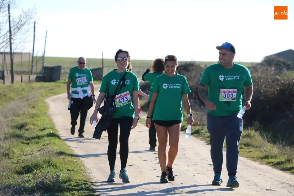 Foto 11 - Vitigudino se viste de verde en apoyo a la Asociaci&oacute;n ELACyL durante la V Carrera Urbana &nbsp;  