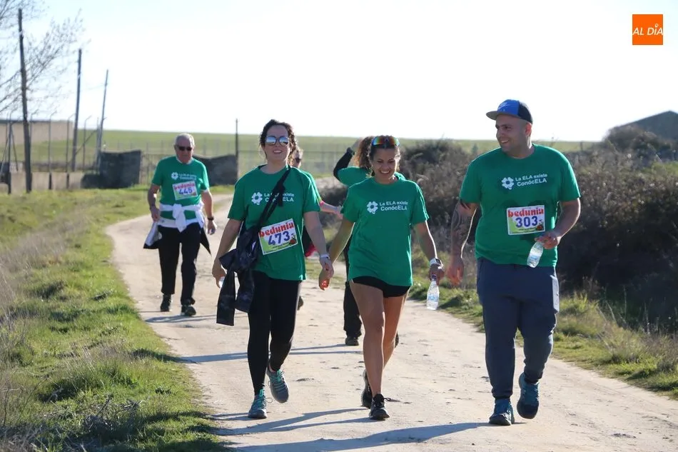 Foto 6 - Vitigudino se viste de verde en apoyo a la Asociaci&oacute;n ELACyL durante la V Carrera Urbana &nbsp;  