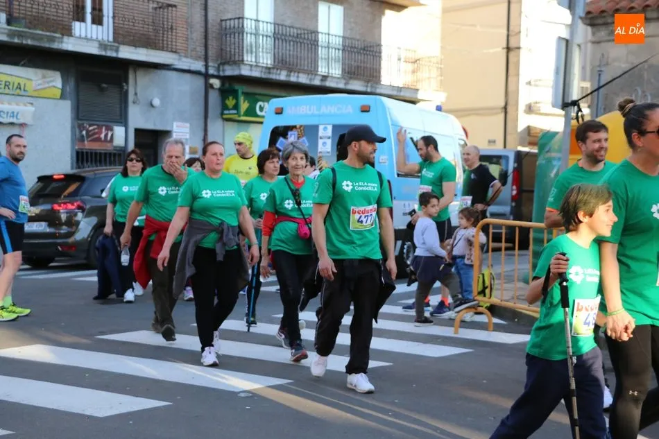 Foto 5 - Vitigudino se viste de verde en apoyo a la Asociaci&oacute;n ELACyL durante la V Carrera Urbana &nbsp;  