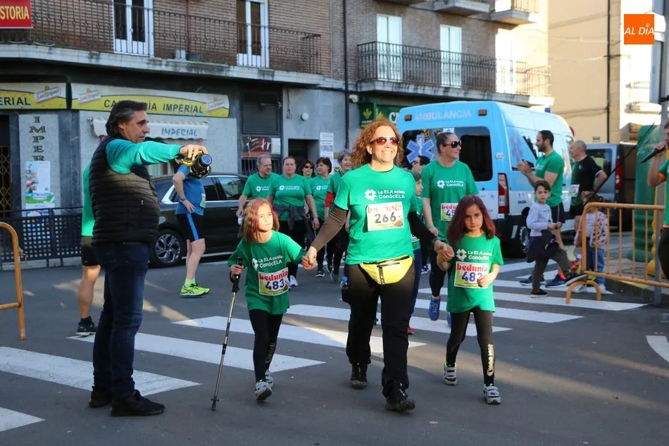 Foto 4 - Vitigudino se viste de verde en apoyo a la Asociaci&oacute;n ELACyL durante la V Carrera Urbana &nbsp;  