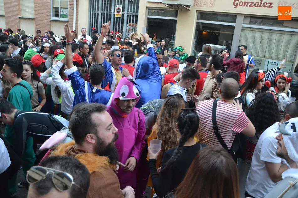 Foto 11 - M&aacute;s de 350 j&oacute;venes pasan la tarde sabatina de pe&ntilde;a en pe&ntilde;a al ritmo de Manliao  