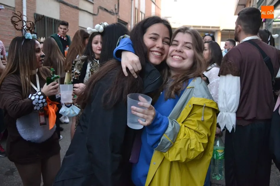 Foto 8 - M&aacute;s de 350 j&oacute;venes pasan la tarde sabatina de pe&ntilde;a en pe&ntilde;a al ritmo de Manliao  