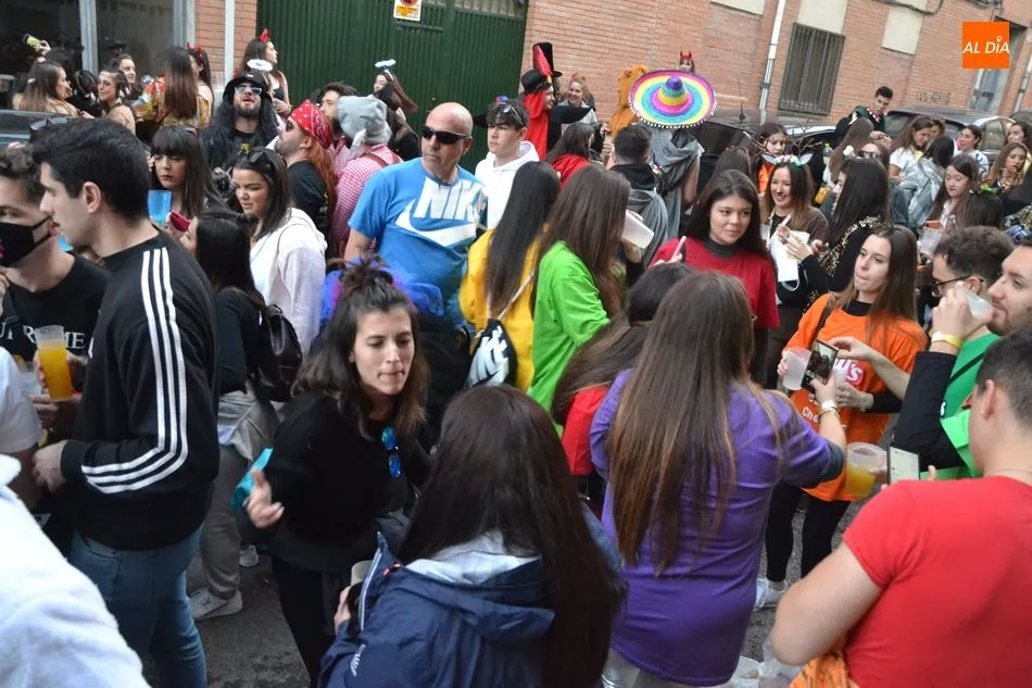 Foto 10 - M&aacute;s de 350 j&oacute;venes pasan la tarde sabatina de pe&ntilde;a en pe&ntilde;a al ritmo de Manliao  