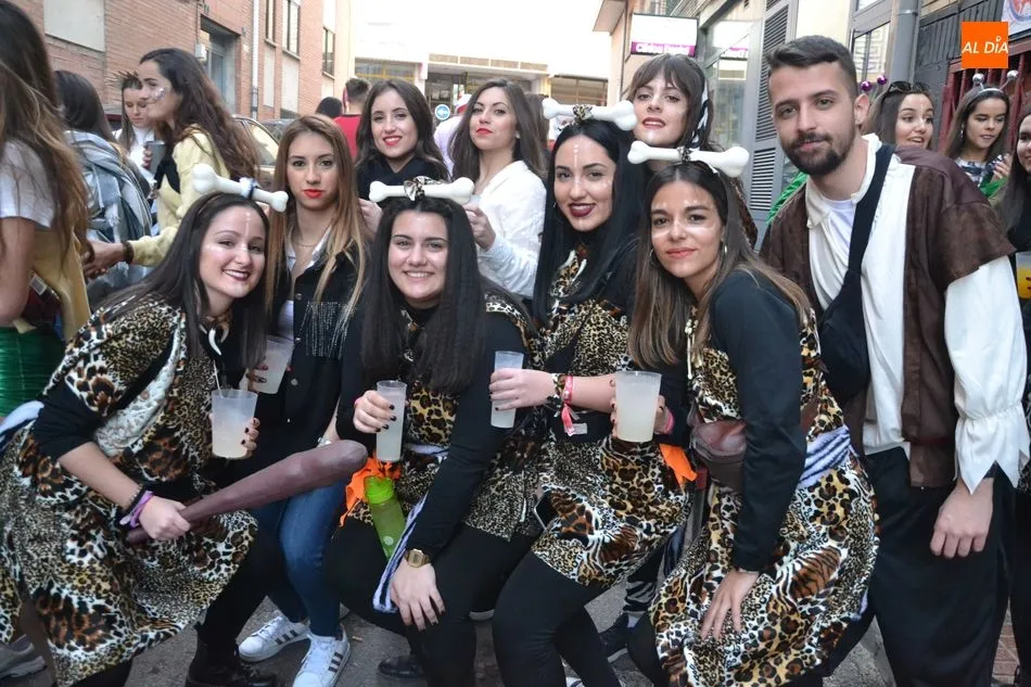 Foto 7 - M&aacute;s de 350 j&oacute;venes pasan la tarde sabatina de pe&ntilde;a en pe&ntilde;a al ritmo de Manliao  