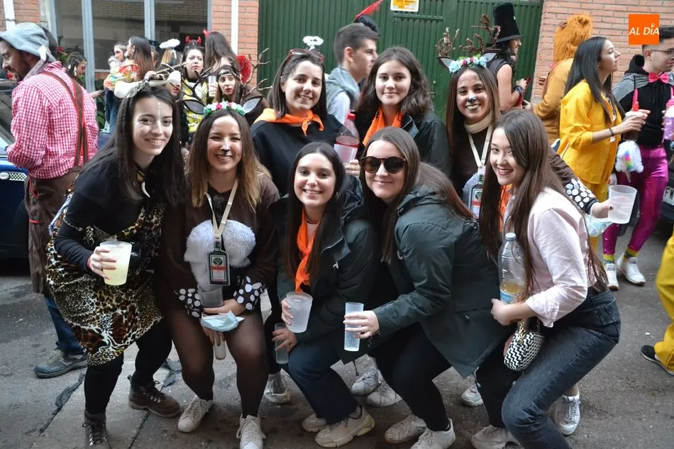 Foto 9 - M&aacute;s de 350 j&oacute;venes pasan la tarde sabatina de pe&ntilde;a en pe&ntilde;a al ritmo de Manliao  