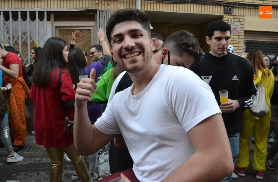 Foto 4 - M&aacute;s de 350 j&oacute;venes pasan la tarde sabatina de pe&ntilde;a en pe&ntilde;a al ritmo de Manliao  