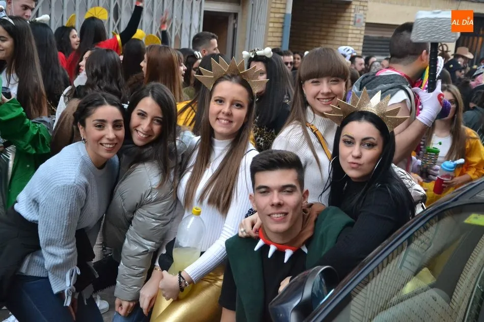 Foto 2 - M&aacute;s de 350 j&oacute;venes pasan la tarde sabatina de pe&ntilde;a en pe&ntilde;a al ritmo de Manliao  