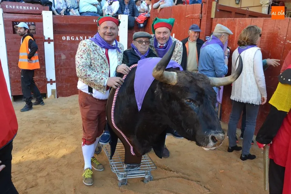 Foto 10 - Un mozo vallisoletano se libra milagrosamente de una cornada en una aparatosa cogida en la Plaza  