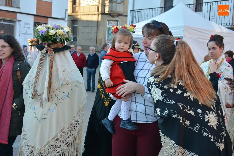 Foto 4 - Los bailes charros protagonizan la tradicional fiesta de Los Barrios en Lumbrales