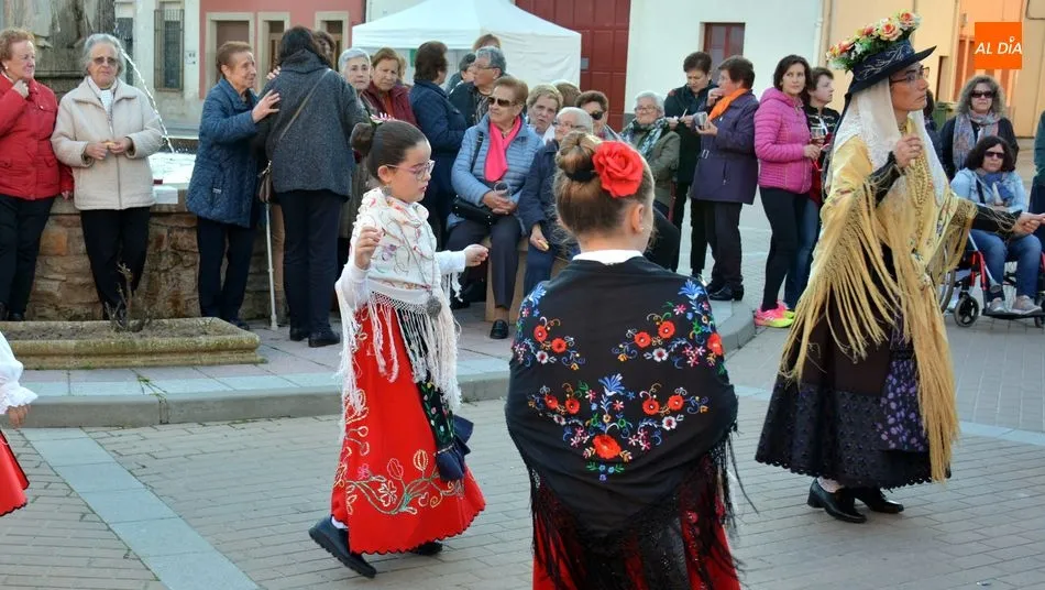 Foto 9 - Los bailes charros protagonizan la tradicional fiesta de Los Barrios en Lumbrales
