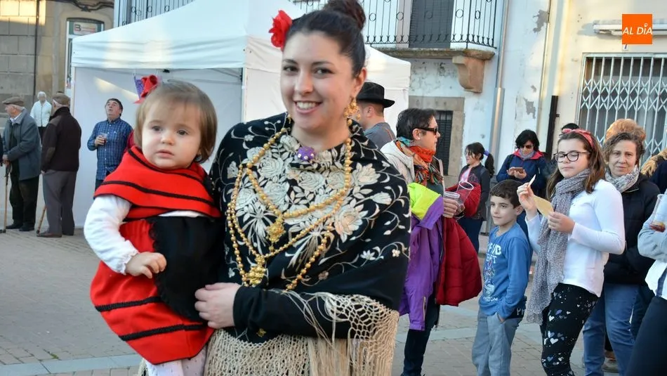 Foto 7 - Los bailes charros protagonizan la tradicional fiesta de Los Barrios en Lumbrales