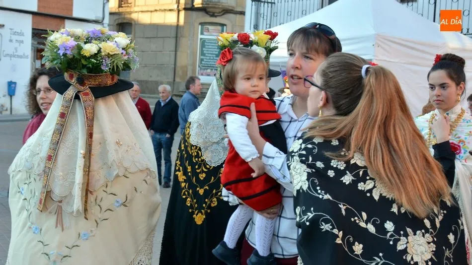 Foto 5 - Los bailes charros protagonizan la tradicional fiesta de Los Barrios en Lumbrales