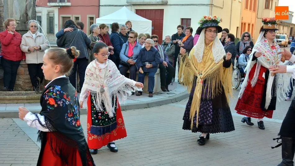Foto 10 - Los bailes charros protagonizan la tradicional fiesta de Los Barrios en Lumbrales