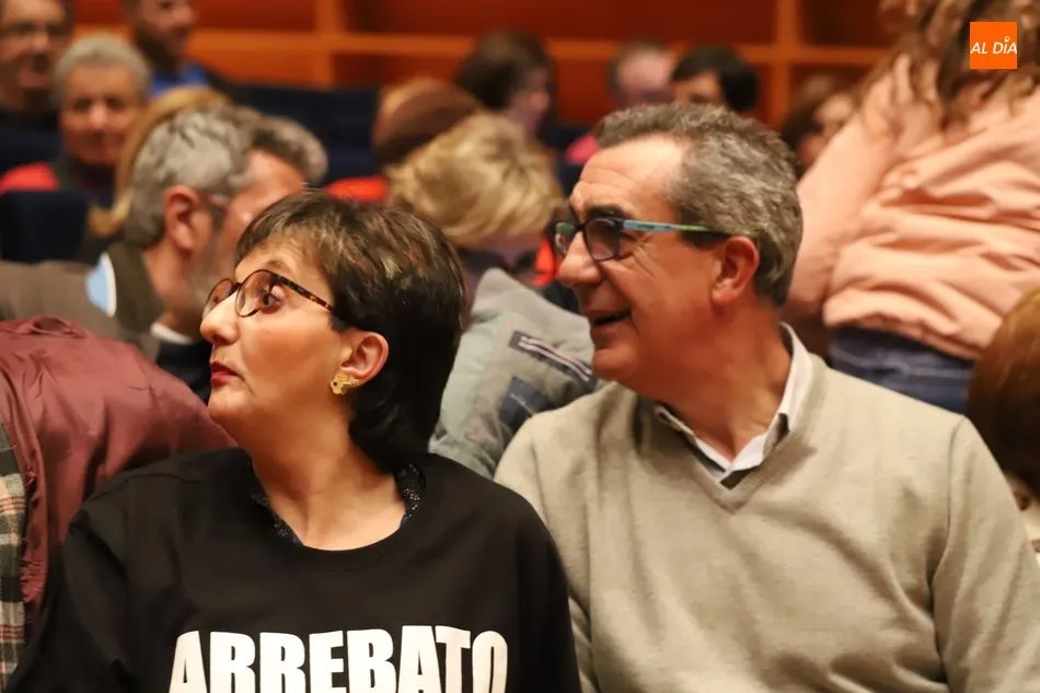 Foto 4 - El Arrebato se gana al p&uacute;blico salmantino en la presentaci&oacute;n de su nuevo trabajo &lsquo;Abrazos&rsquo;