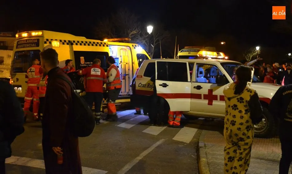 Una joven cae al foso de la muralla desde el Paseo Fernando Arrabal  