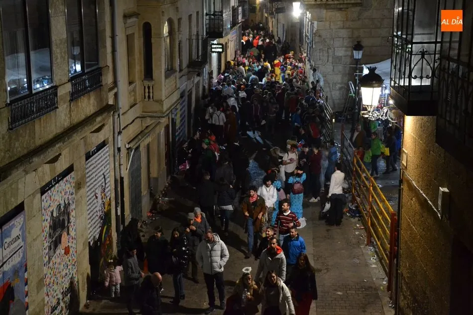 Foto 2 - Una joven cae al foso de la muralla desde el Paseo Fernando Arrabal  