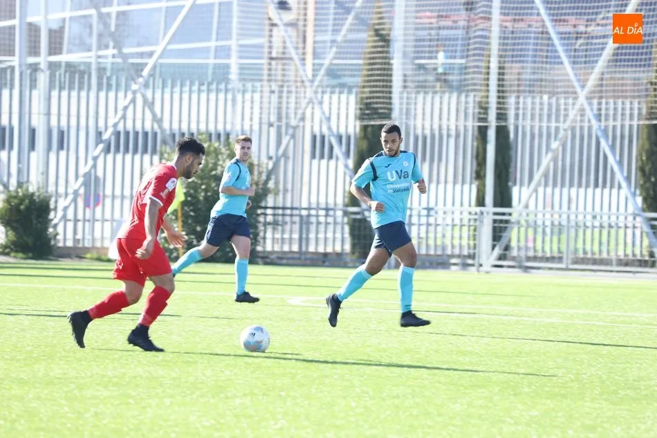 Foto 11 - El Navega vive su Carnaval a ritmo de goles ante la UVA (8-0)