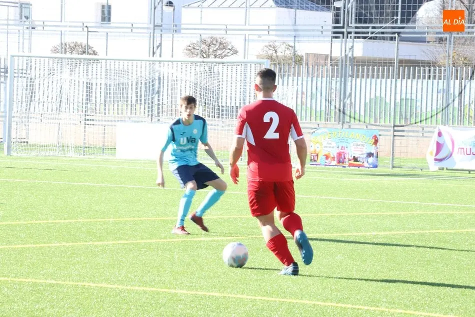 Foto 10 - El Navega vive su Carnaval a ritmo de goles ante la UVA (8-0)