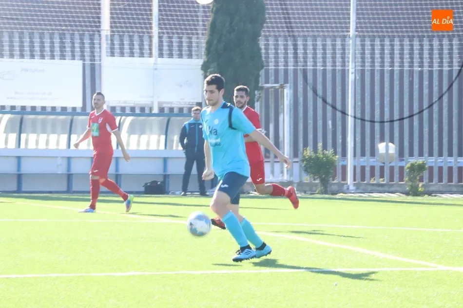 Foto 9 - El Navega vive su Carnaval a ritmo de goles ante la UVA (8-0)
