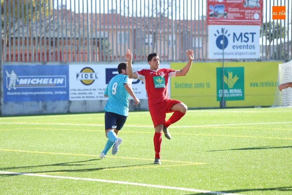 Foto 7 - El Navega vive su Carnaval a ritmo de goles ante la UVA (8-0)