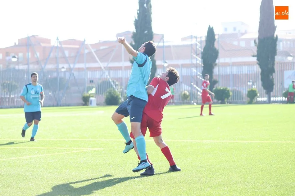 Foto 6 - El Navega vive su Carnaval a ritmo de goles ante la UVA (8-0)