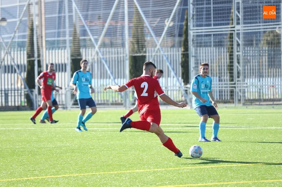 Foto 5 - El Navega vive su Carnaval a ritmo de goles ante la UVA (8-0)