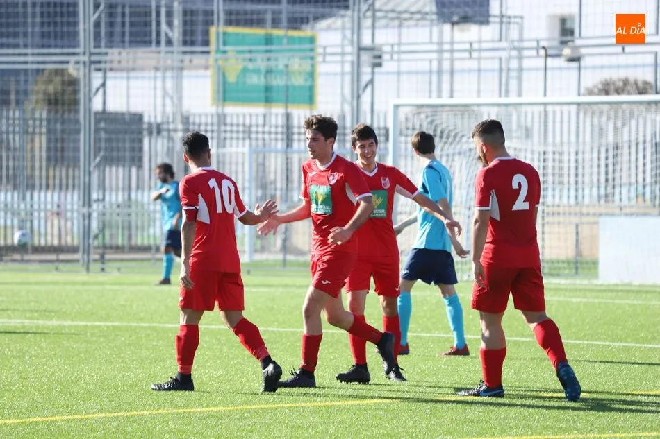 Foto 4 - El Navega vive su Carnaval a ritmo de goles ante la UVA (8-0)