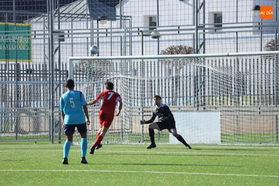 Foto 3 - El Navega vive su Carnaval a ritmo de goles ante la UVA (8-0)
