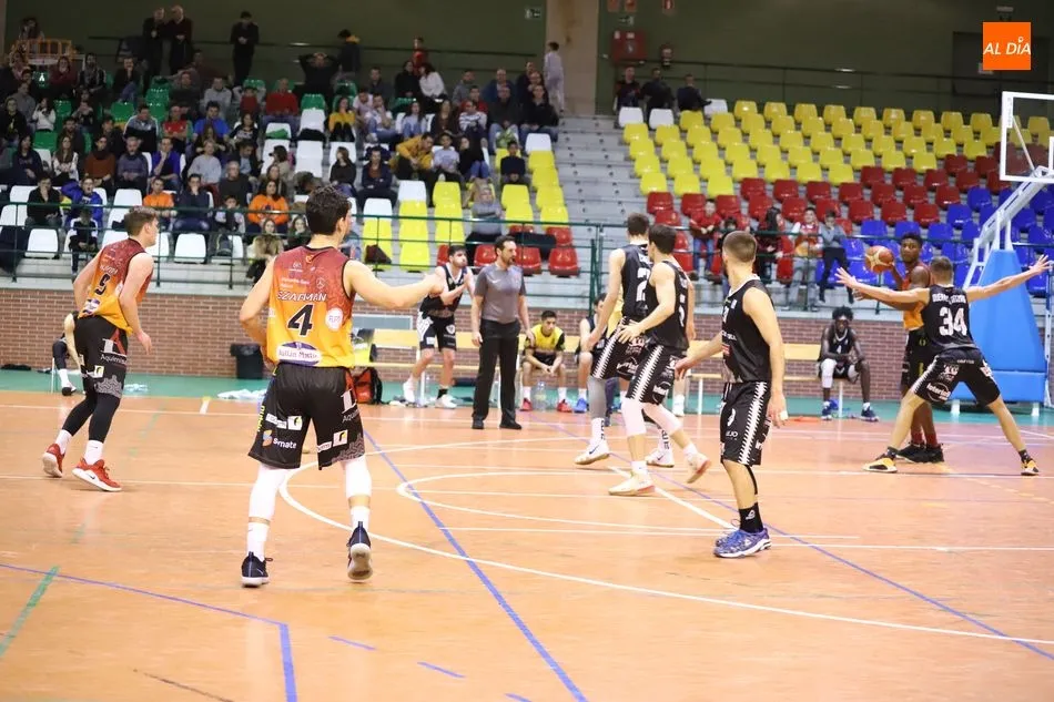 Foto 4 - Holgadas victorias en casa del Aquimisa Carbajosa y el CB Tormes