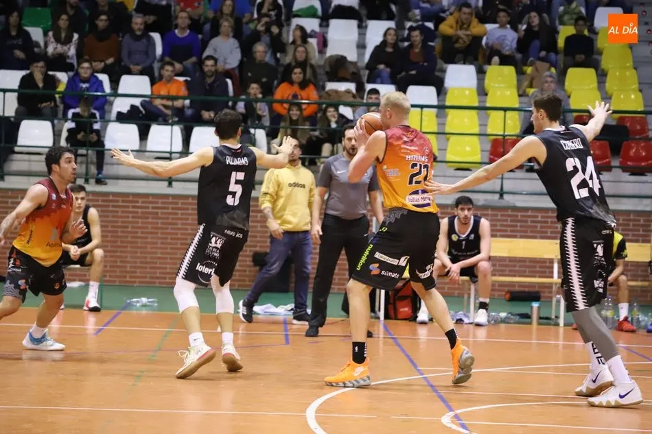 Foto 3 - Holgadas victorias en casa del Aquimisa Carbajosa y el CB Tormes