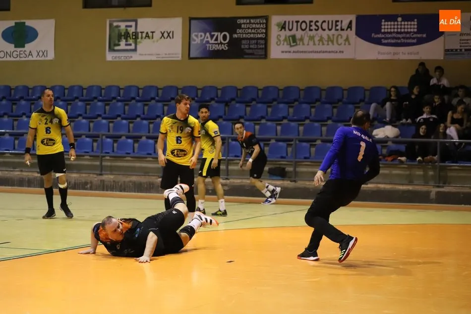 Foto 8 - El BM Salamanca da la campanada con el BM Soria (31-25)  