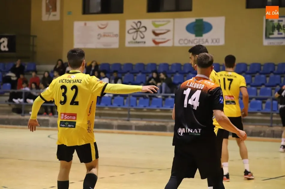 Foto 6 - El BM Salamanca da la campanada con el BM Soria (31-25)  
