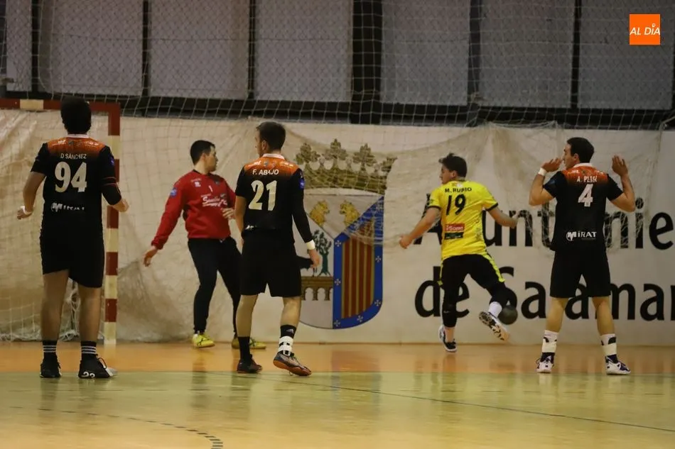 Foto 5 - El BM Salamanca da la campanada con el BM Soria (31-25)  