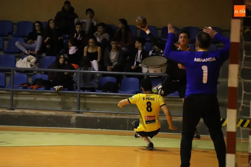 Foto 4 - El BM Salamanca da la campanada con el BM Soria (31-25)  