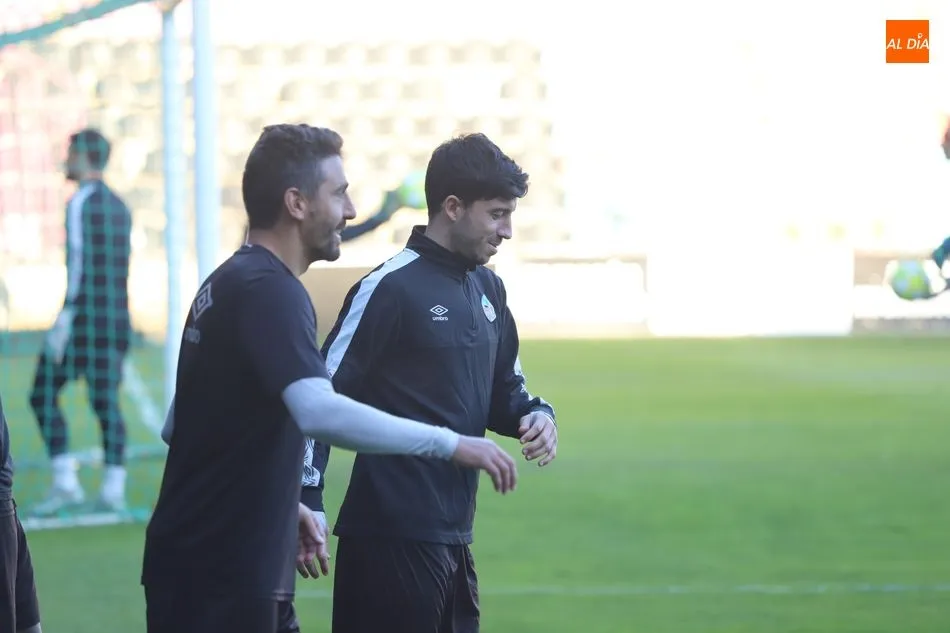 Foto 11 - El Salamanca UDS y su afici&oacute;n hacen pi&ntilde;a con un buen ambiente en el &uacute;ltimo entrenamiento antes...