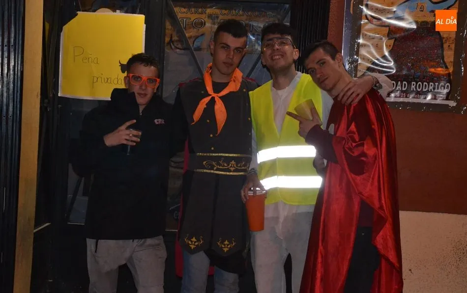 Foto 2 - Memorable jornada de S&aacute;bado de Carnaval con la ciudad totalmente abarrotada  