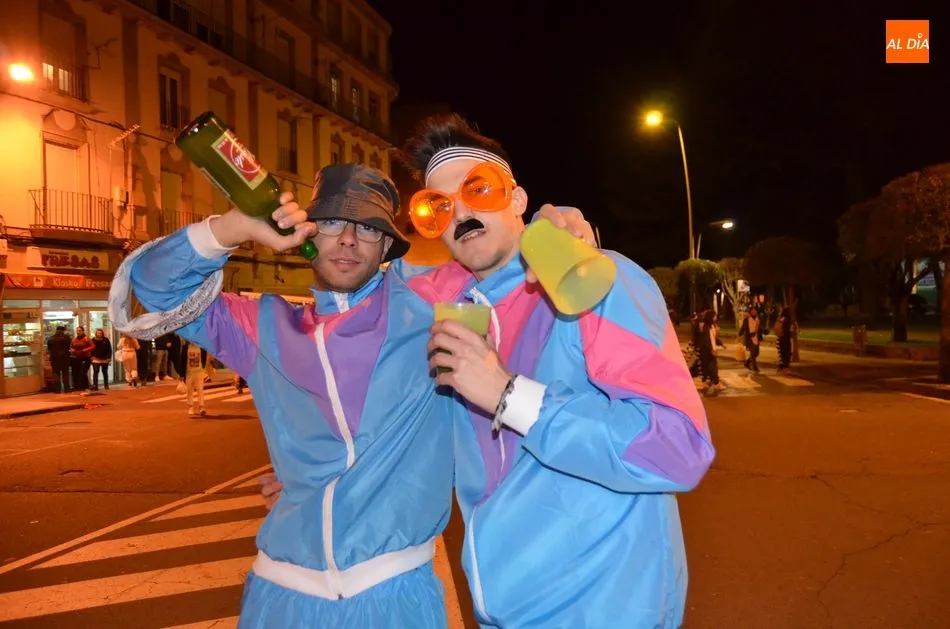 Foto 10 - El Carnaval finaliza con hielos arrojados a la disco-m&oacute;vil instalada en La Corredera