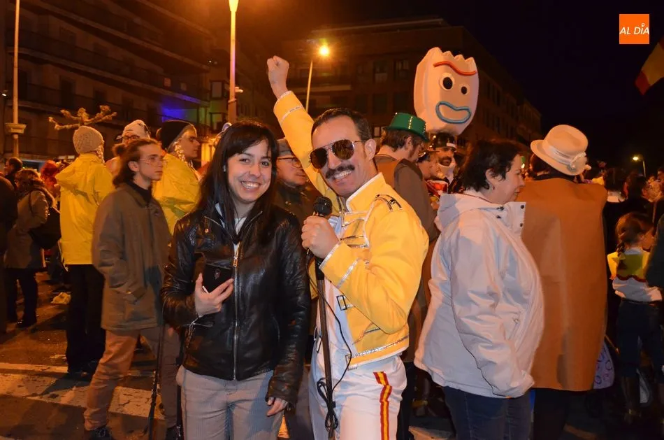 Foto 5 - El Carnaval finaliza con hielos arrojados a la disco-m&oacute;vil instalada en La Corredera
