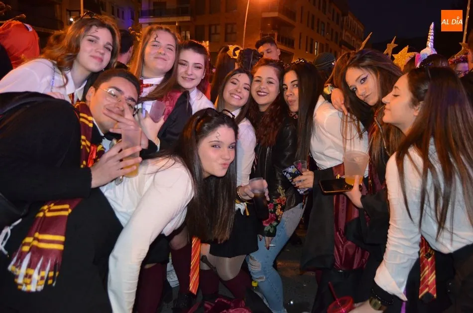 Foto 2 - El Carnaval finaliza con hielos arrojados a la disco-m&oacute;vil instalada en La Corredera