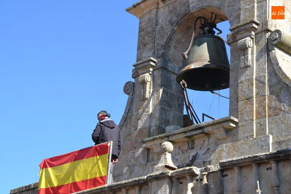 Foto 2 - El desencierro matinal baja incompleto tras una capea en la que un maletilla result&oacute; corneado  